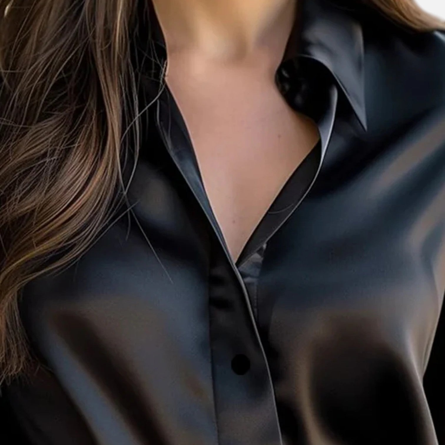 Eliaro Moda | Blusa Negra de Satén para Mujer de Manga Larga – Elegancia Atemporal, Sofisticación Moderna