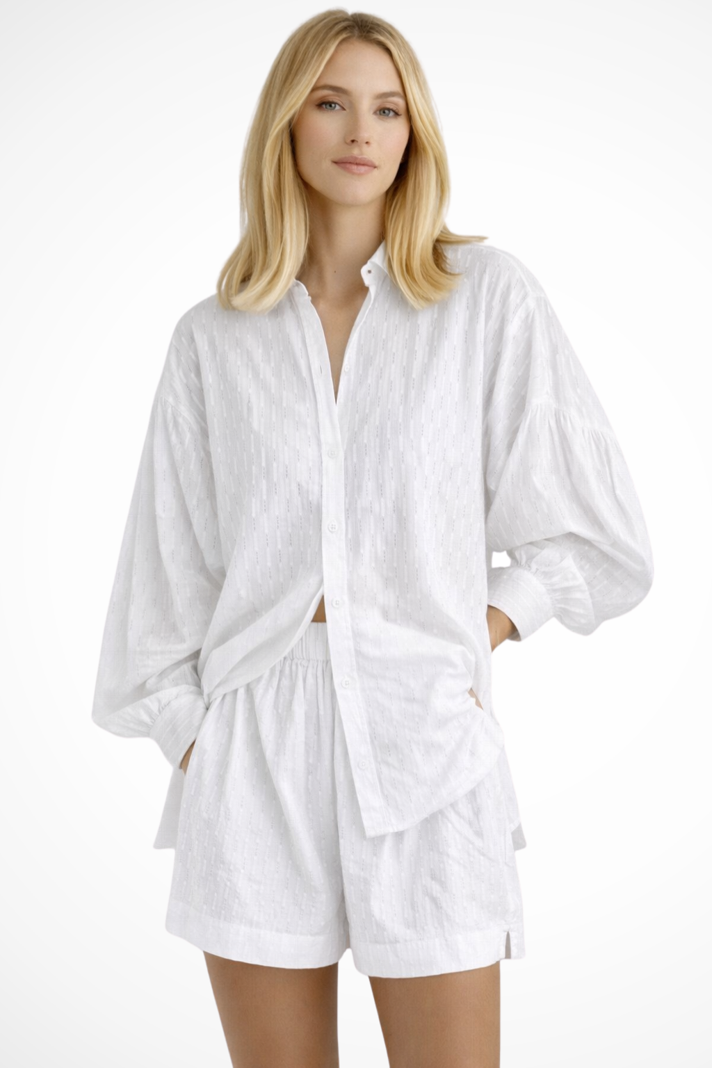 Set de două piese pentru femei cu cămașă brodată și pantaloni scurți