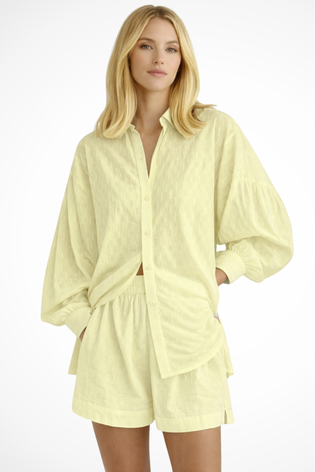 Ensemble deux pièces pour femme avec chemise broderie et short
