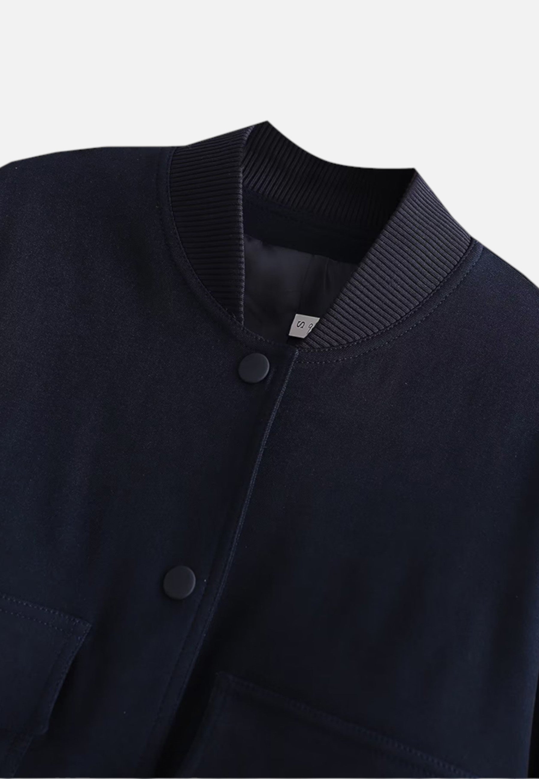 Jachetă bomber scurtă pentru femei cu închidere simplă și buzunare