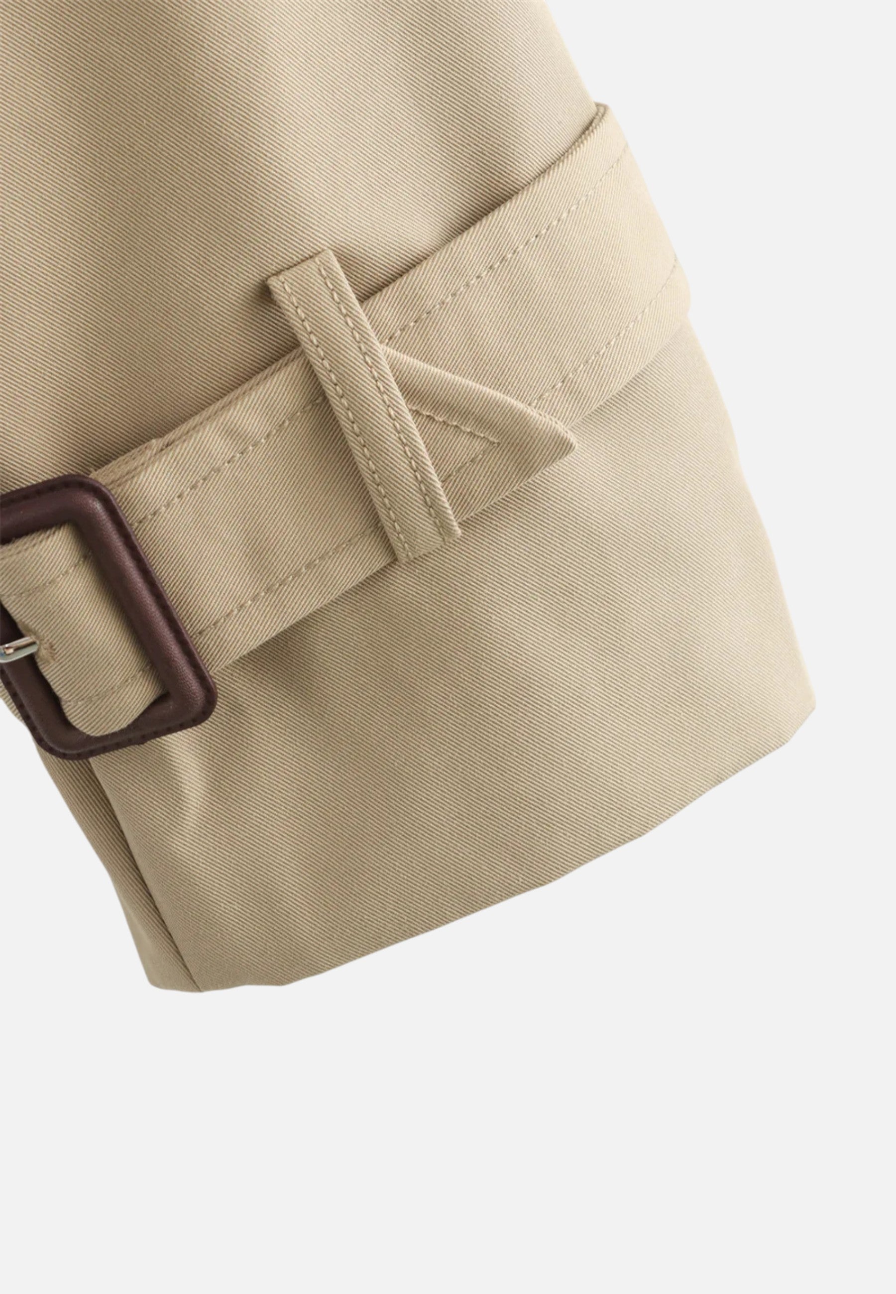 Krátká bunda z polyesteru s dvojitým zapínáním a klopovým límcem pro ženy