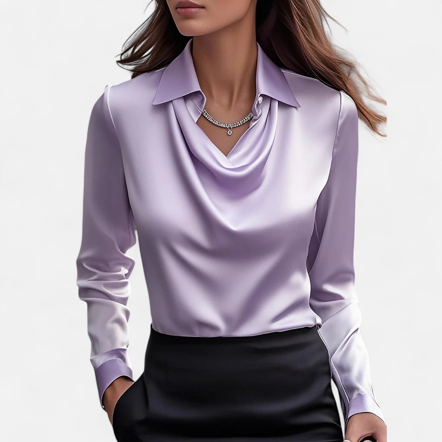 Blouse en satin avec décolleté drapé pour femme — bureau et événements