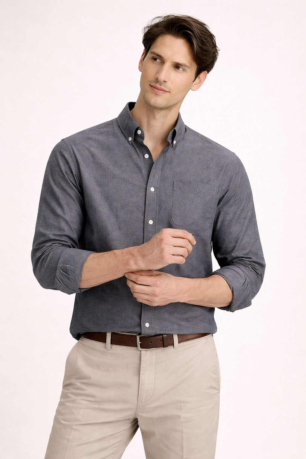 Camisa casual de manga comprida com bolso no peito e corte direito para homem