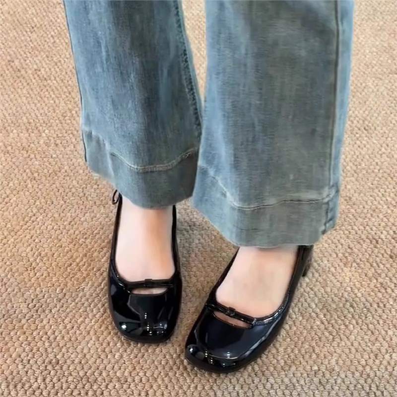 Balerini cu toc gros și cataramă florală pentru femei