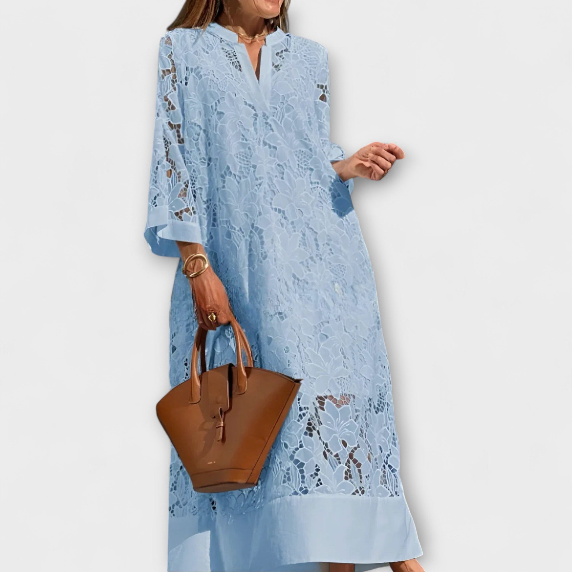 Rochie lungă din dantelă florală cu decolteu în V și mâneci evazate