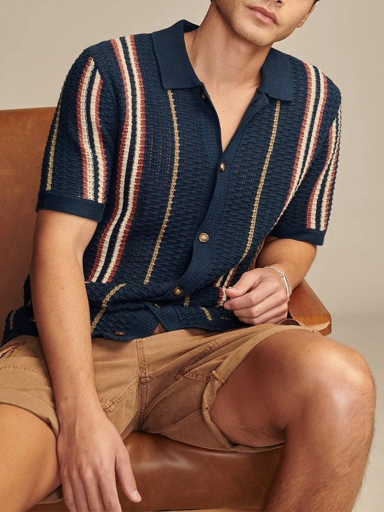 Polo en maille ajourée pour homme avec rayures et boutons — vacances