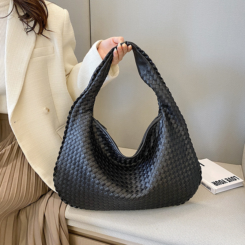 Borsa a spalla intrecciata in ecopelle con design a mezzaluna da donna