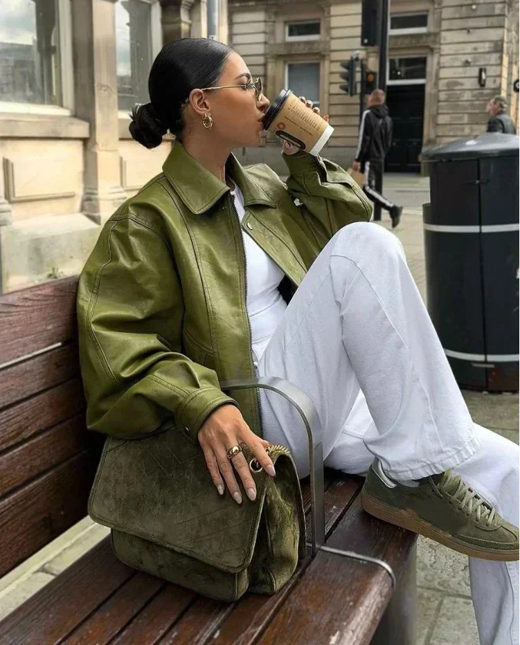 Giacca corta effetto pelle con colletto a risvolto e cerniera da donna