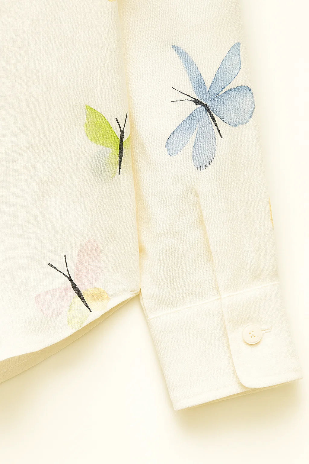 Camicia in cotone e poliestere con stampa di farfalle e maniche lunghe da donna