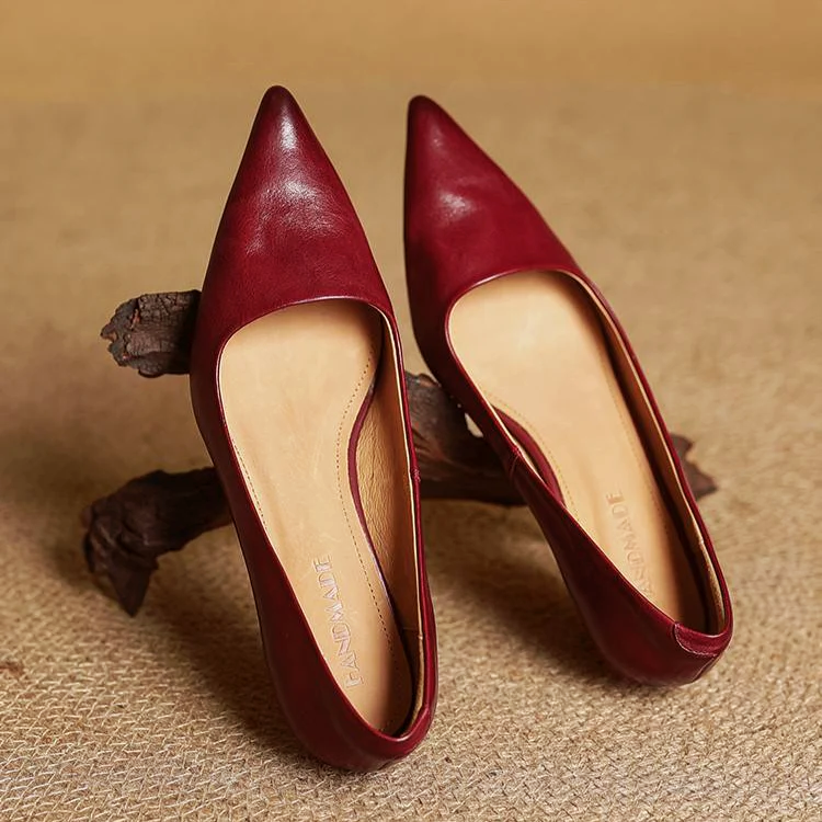 Sapatos de salão em pele genuína com bico fino e salto kitten