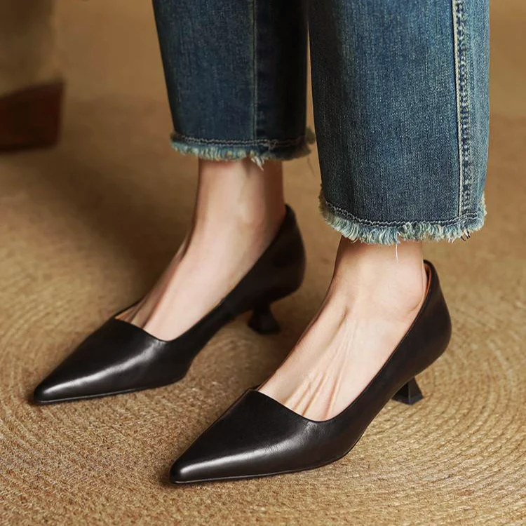 Sapatos de salão em pele genuína com bico fino e salto kitten