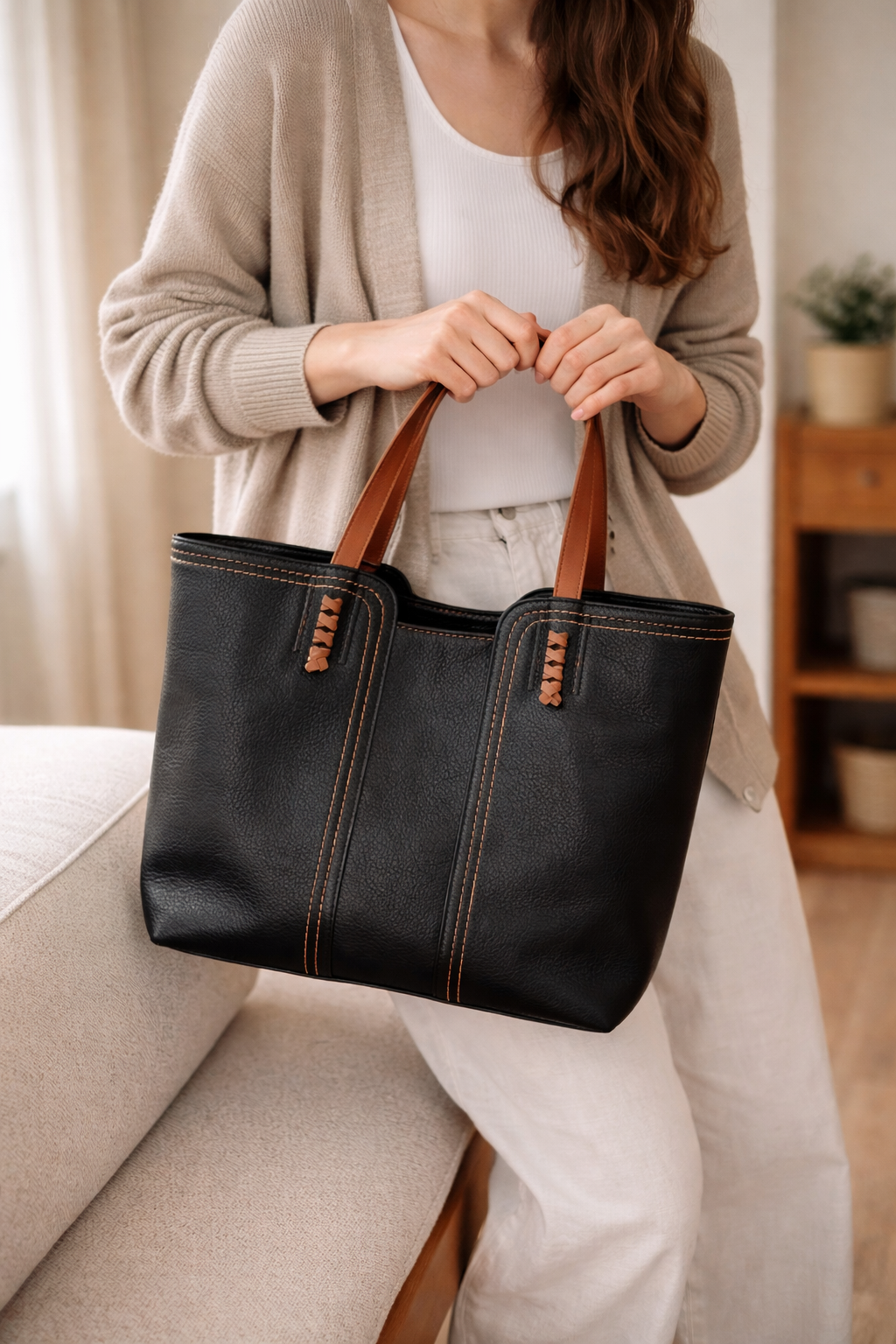 Woman tote shopper bag structured silhouette