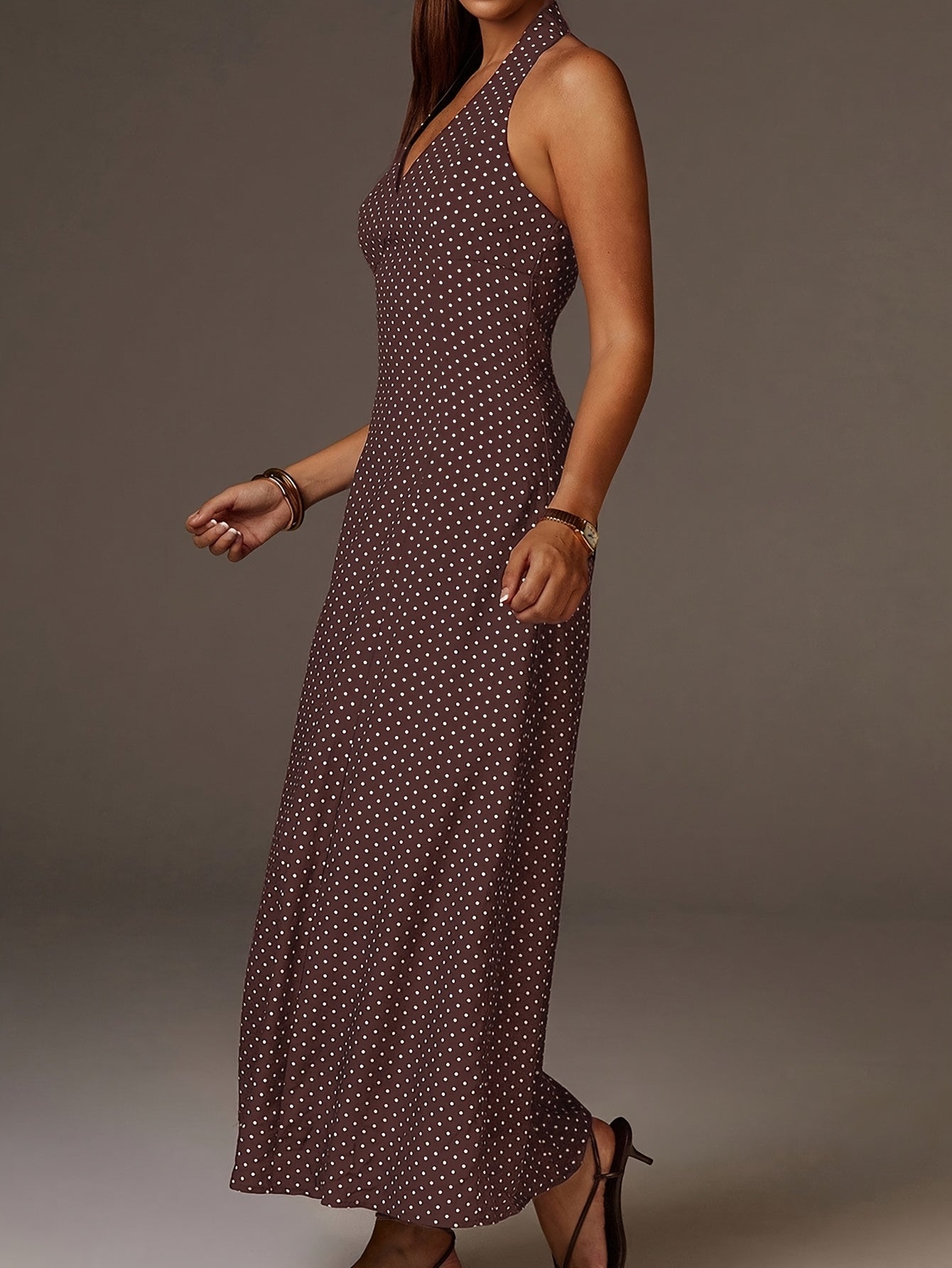 Robe maxi à pois avec col halter et décolleté plongeant en V pour femme