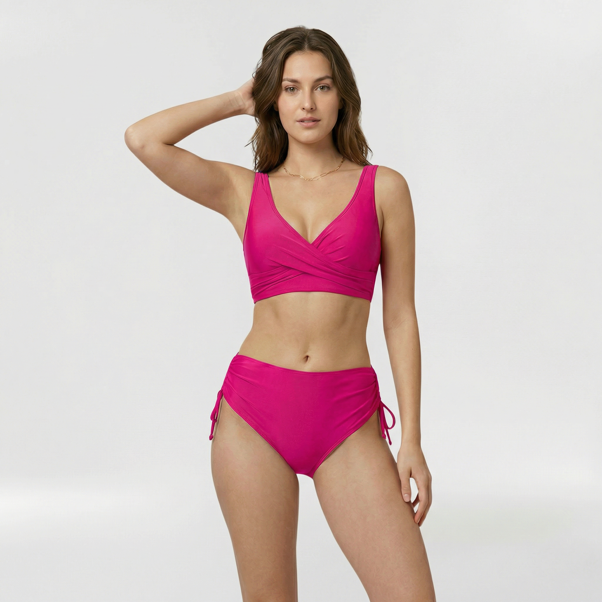 Bikini a due pezzi avvolgente con spalline larghe e slip con fiocchi