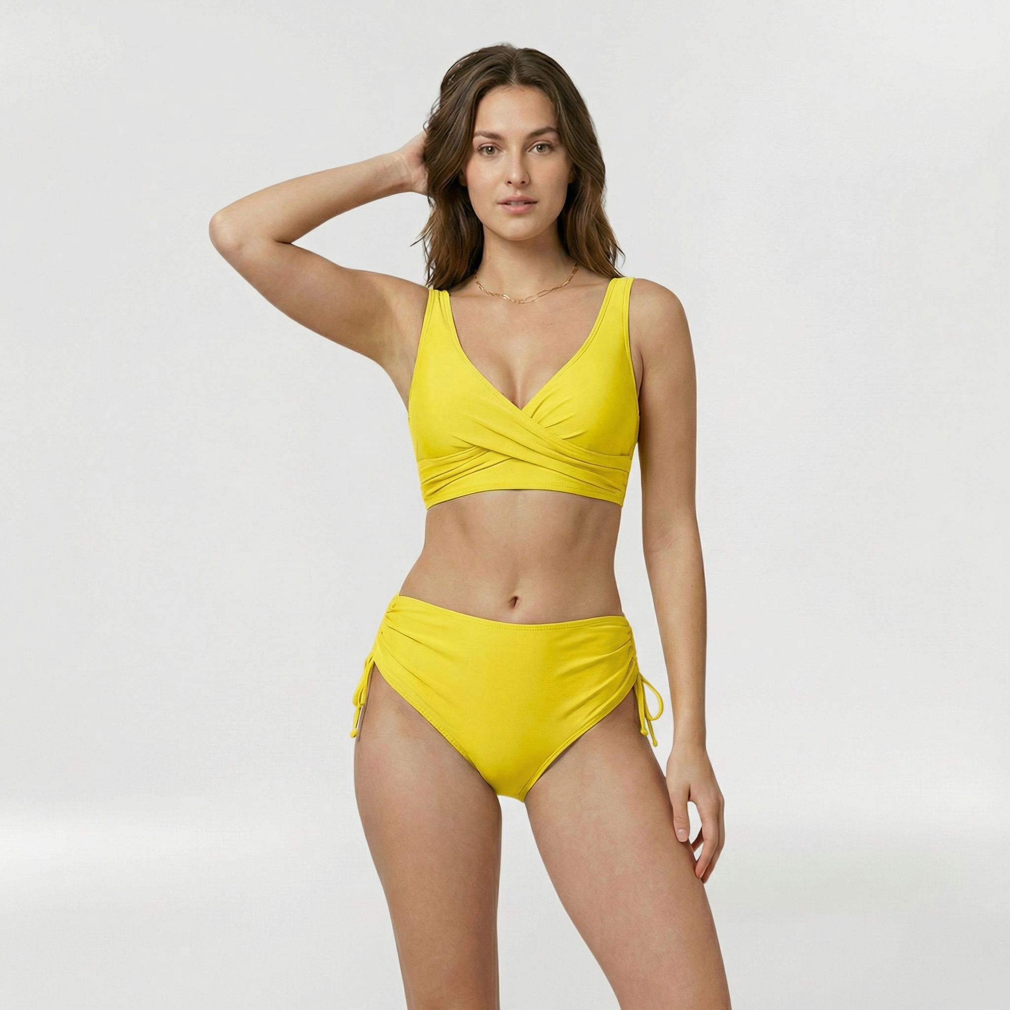 Bikini a due pezzi avvolgente con spalline larghe e slip con fiocchi
