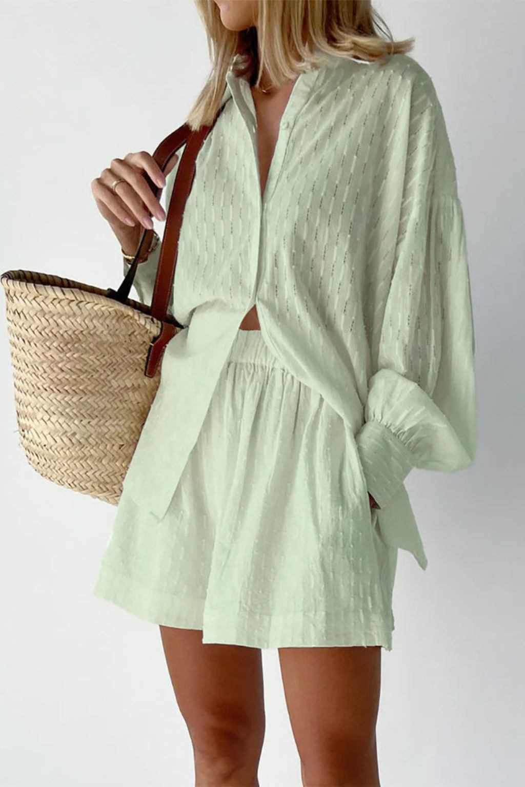 Ensemble deux pièces pour femme avec chemise broderie et short