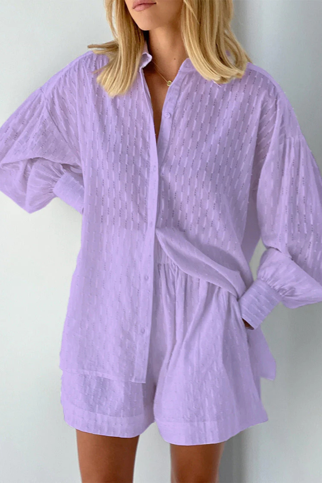 Ensemble deux pièces pour femme avec chemise broderie et short
