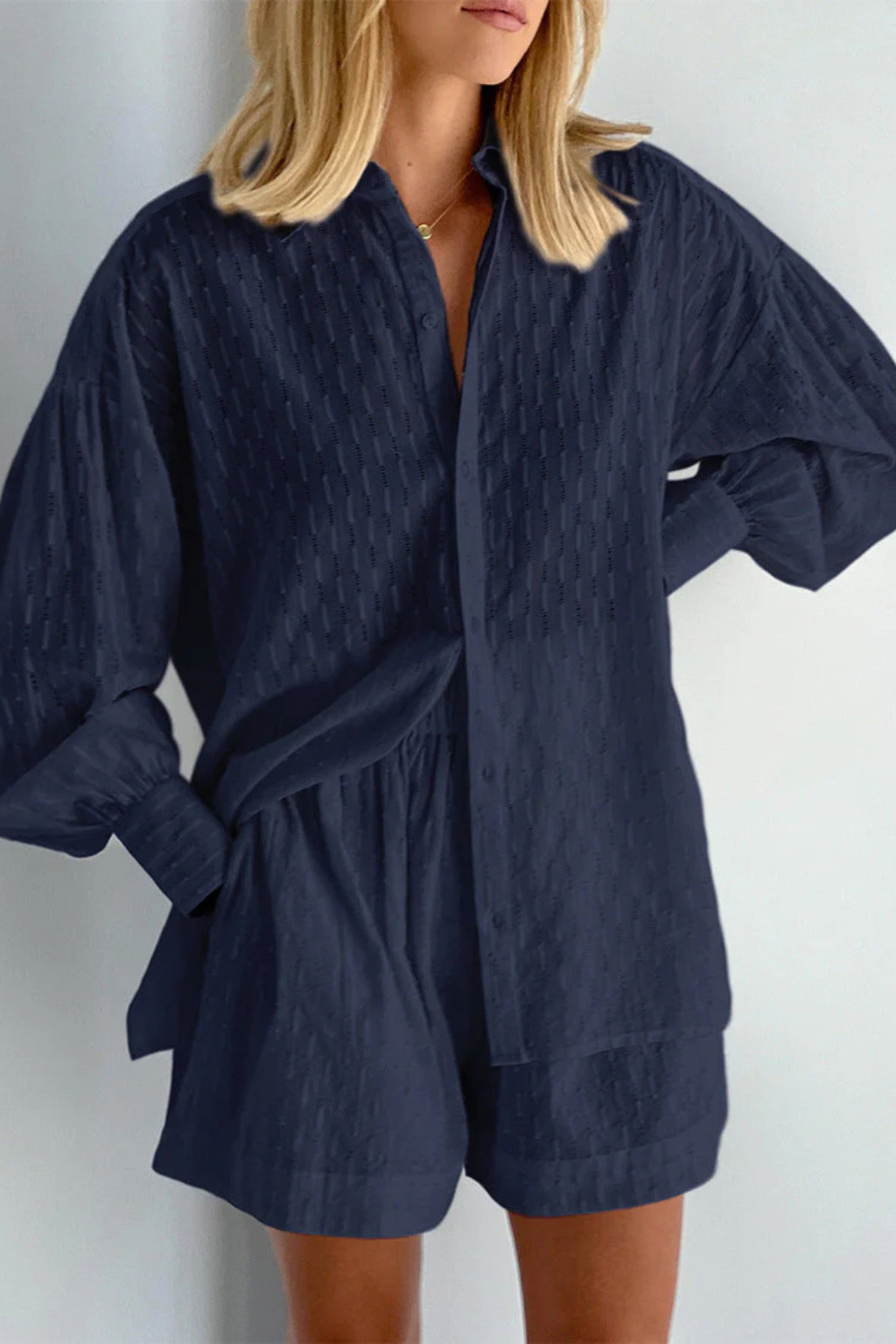 Ensemble deux pièces pour femme avec chemise broderie et short