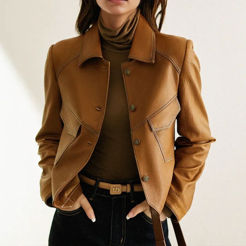 Veste en Cuir Synthétique pour Femme avec Coupe Ajustée et Texture Mate