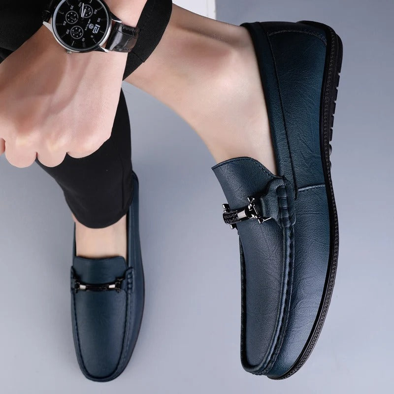 Mocassins de couro para homem — detalhe metálico — eventos e uso diário