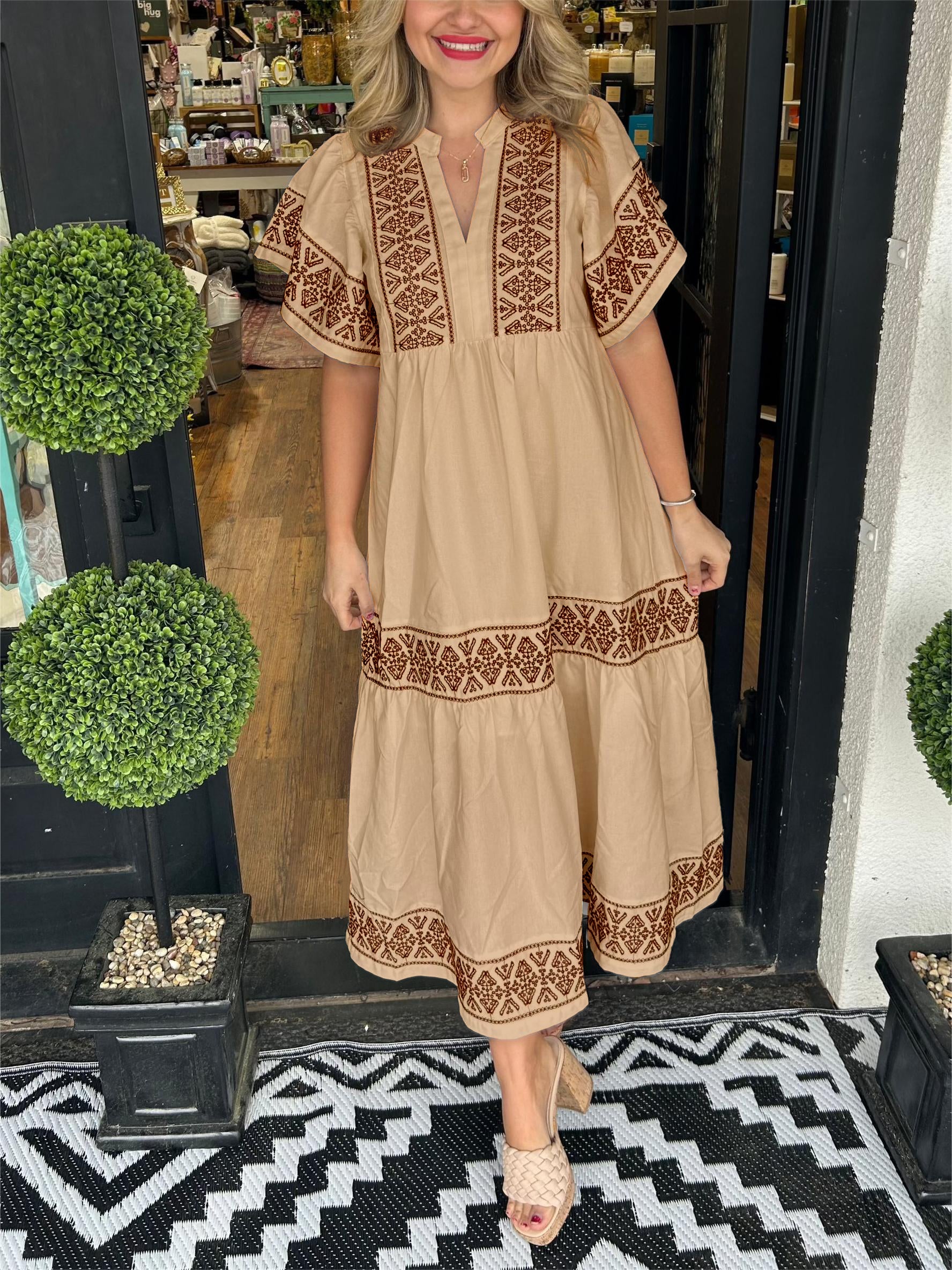 Dlouhé boho šaty s výšivkami a výstřihem do V pro ženy