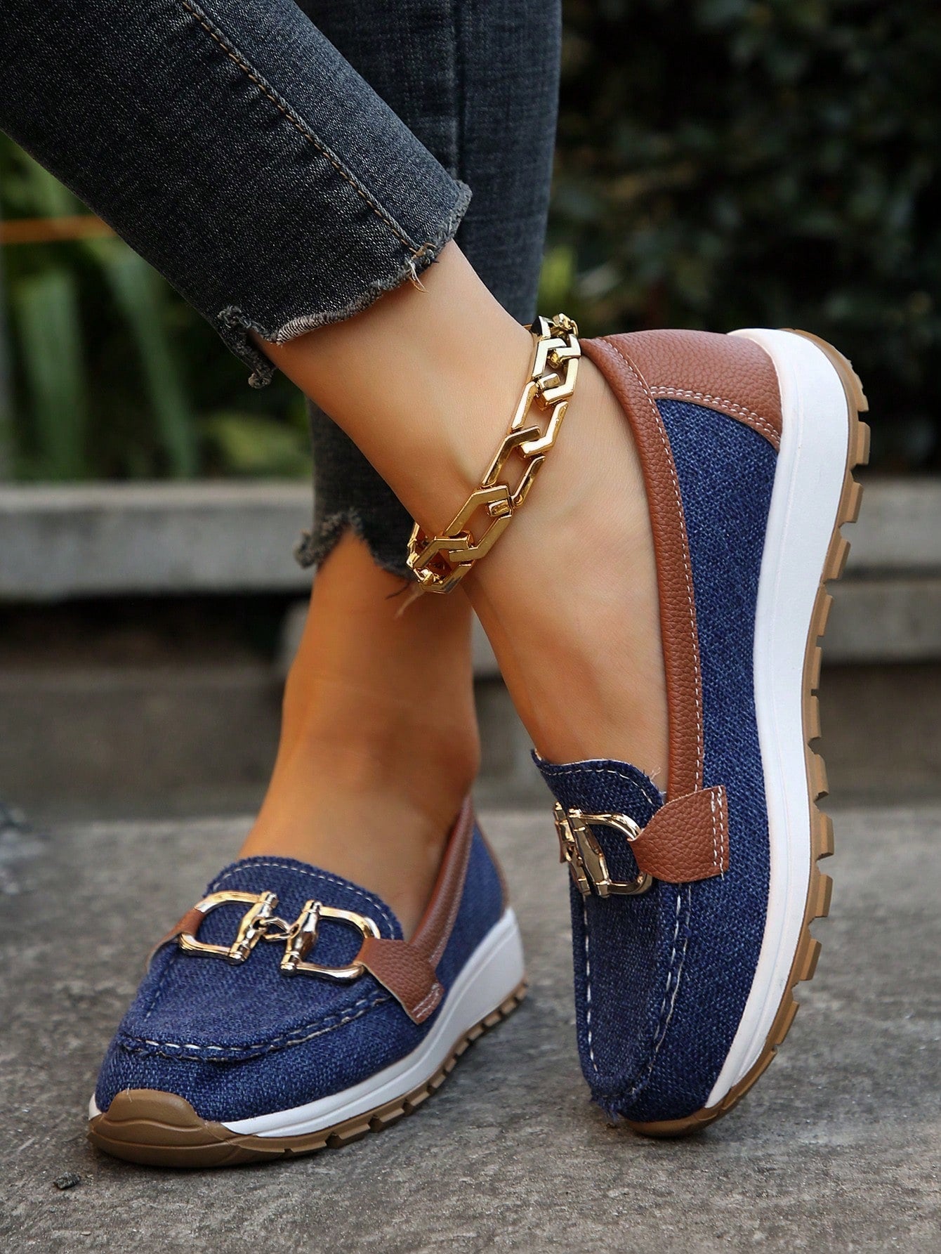 Mocassins pour femme — Chaussures plates avec boucle à maillons pour le bureau