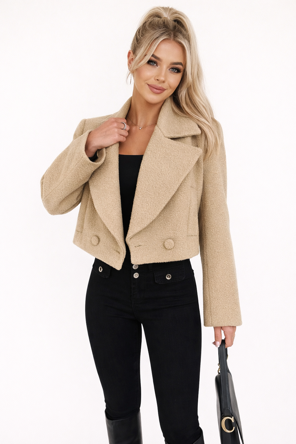 Giacca Corta in Bouclé con Rever Larghi e Bottoni Decorativi per Donna