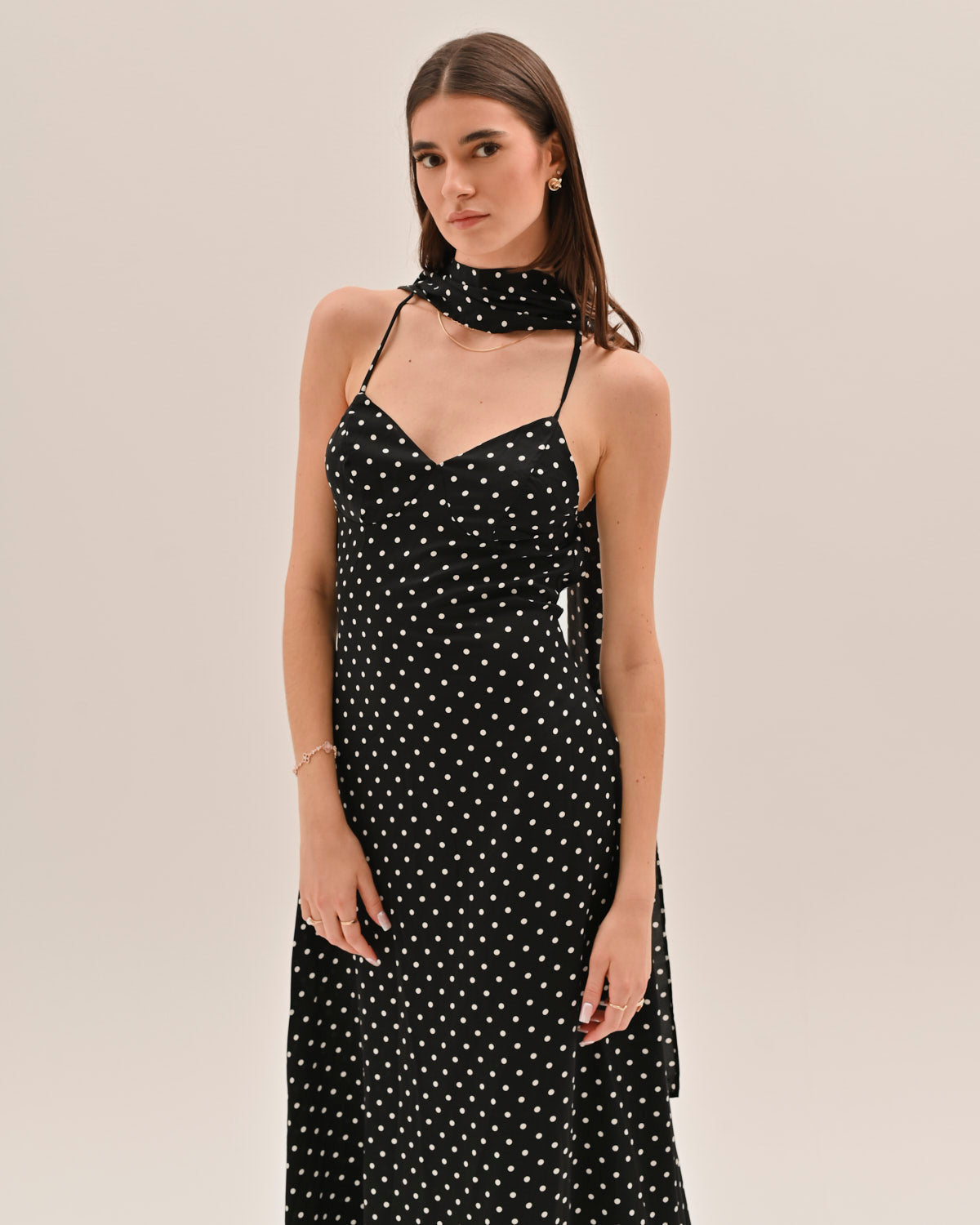 Vestido Largo de Lunares con Cuello en V y Tirantes Finos para Mujer