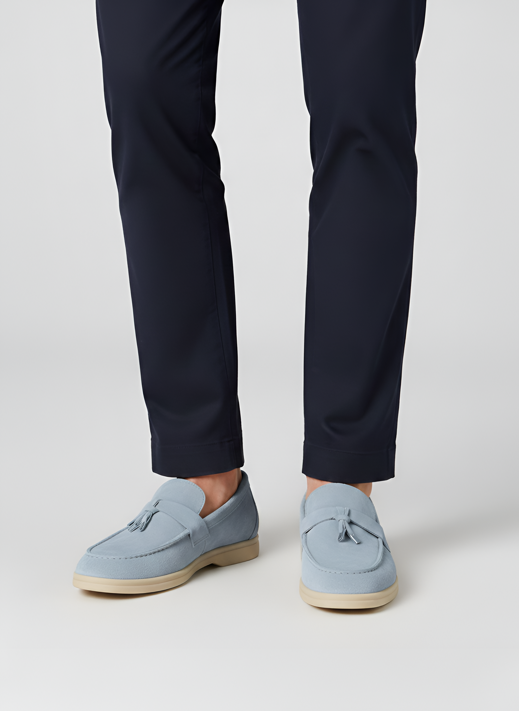 Mocassini in Camoscio da Donna con Decorazione a Nappine e Suola in Gomma