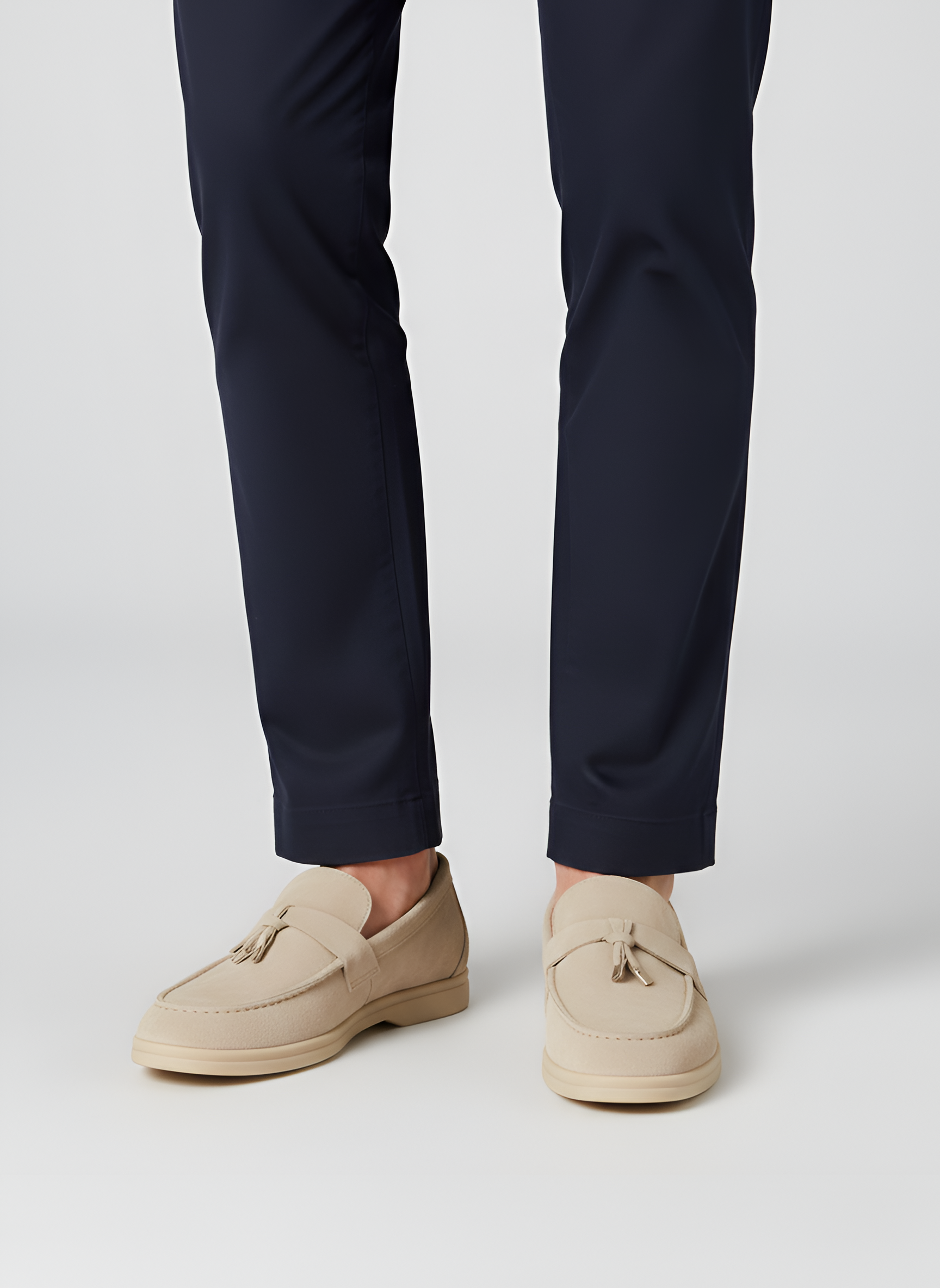 Mocassini in Camoscio da Donna con Decorazione a Nappine e Suola in Gomma