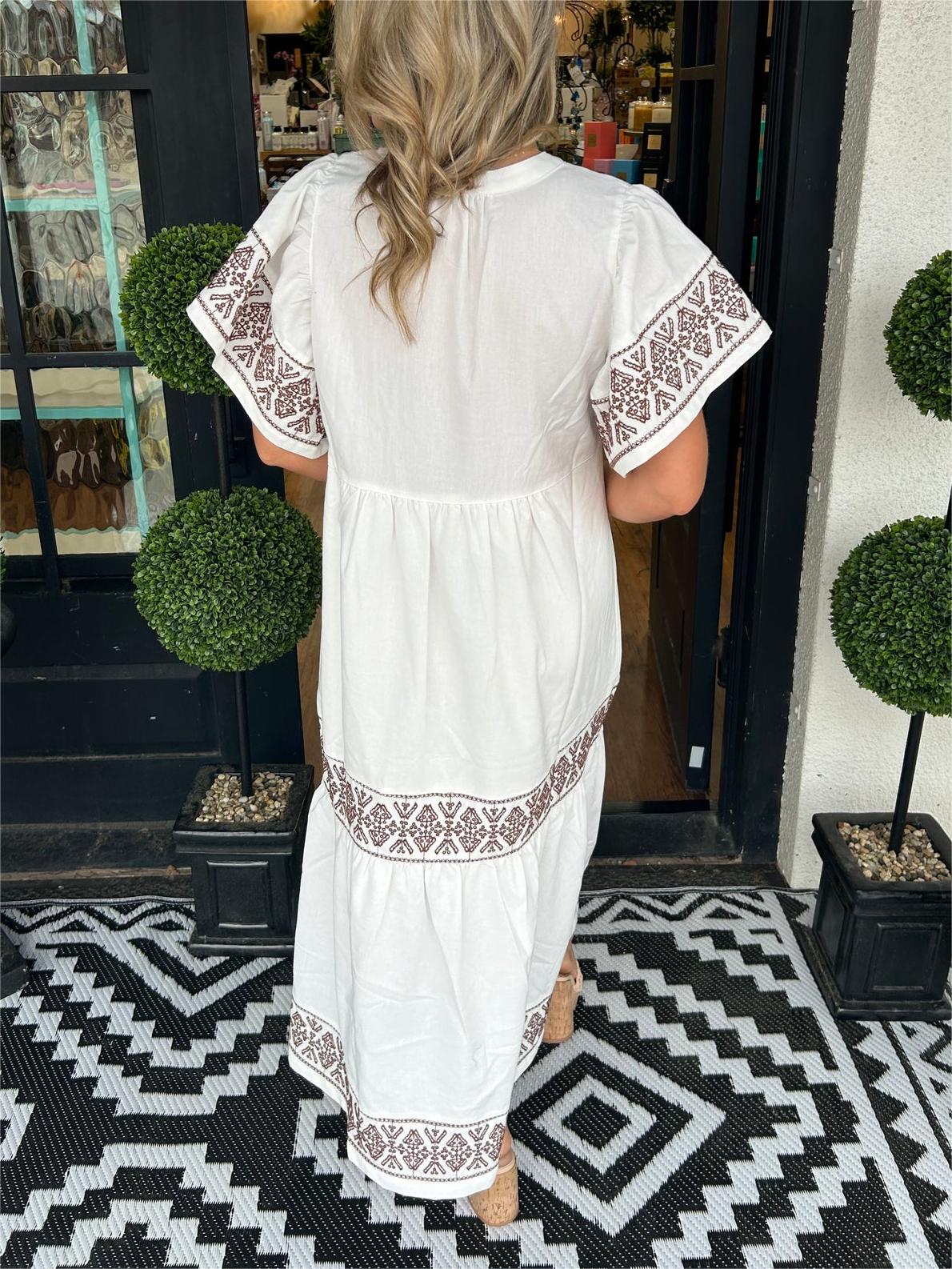 Dlouhé boho šaty s výšivkami a výstřihem do V pro ženy