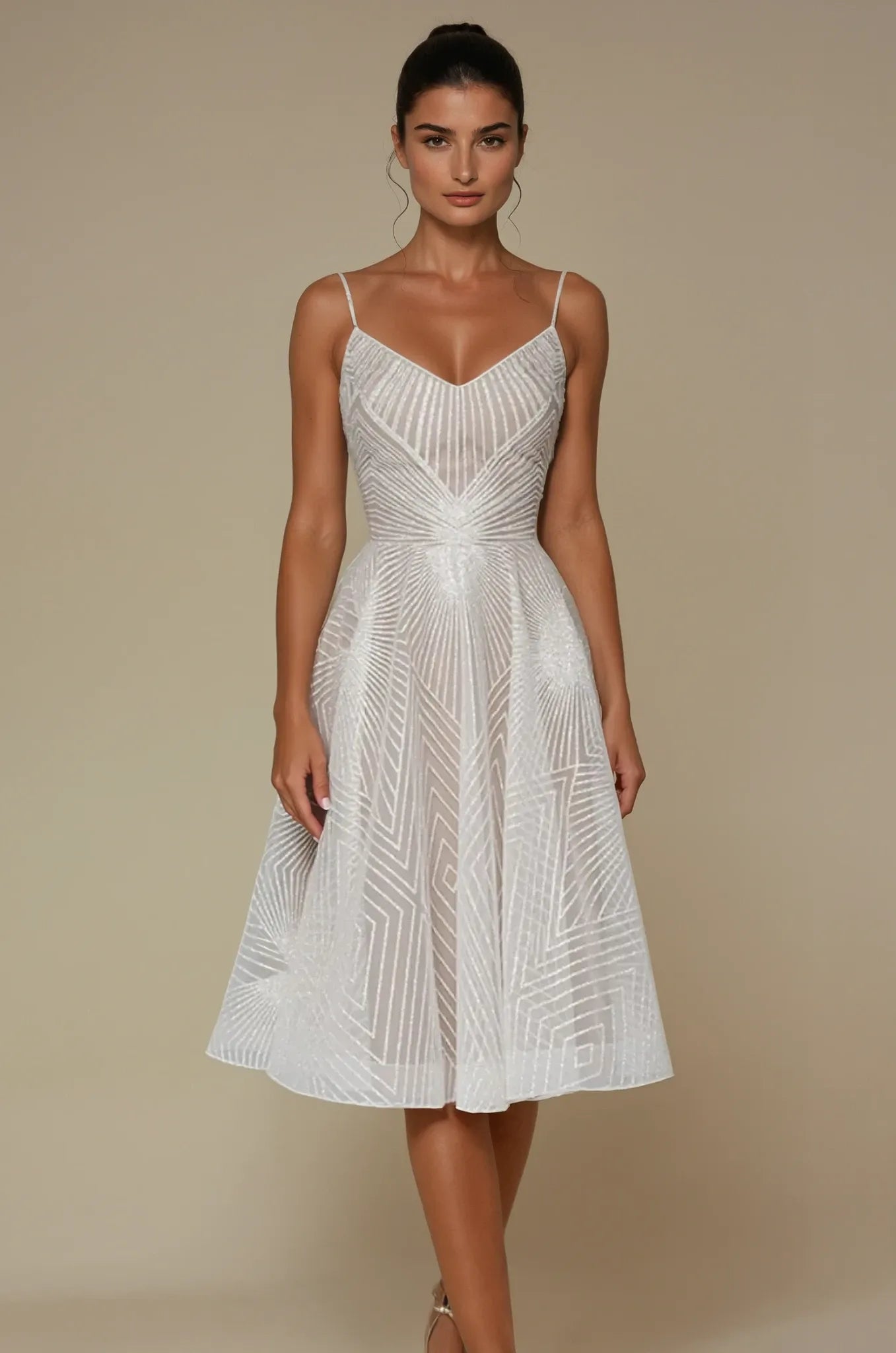 Vestito in poliestere con paillettes a motivo geometrico e spalline sottili