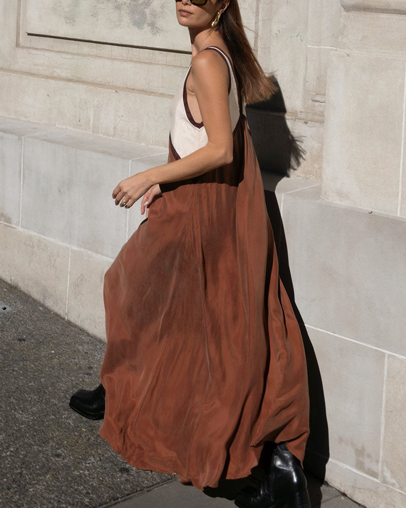 Abito Lungo in Poliestere con Scollo a V e Design Patchwork a Contrasto