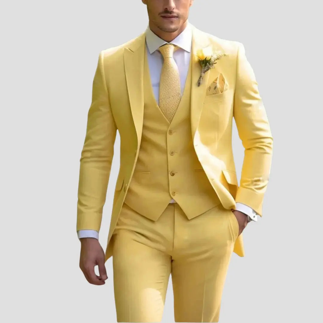 Men's Three-Piece Groom Suit with Slim Fit Cut and Classic Lapels