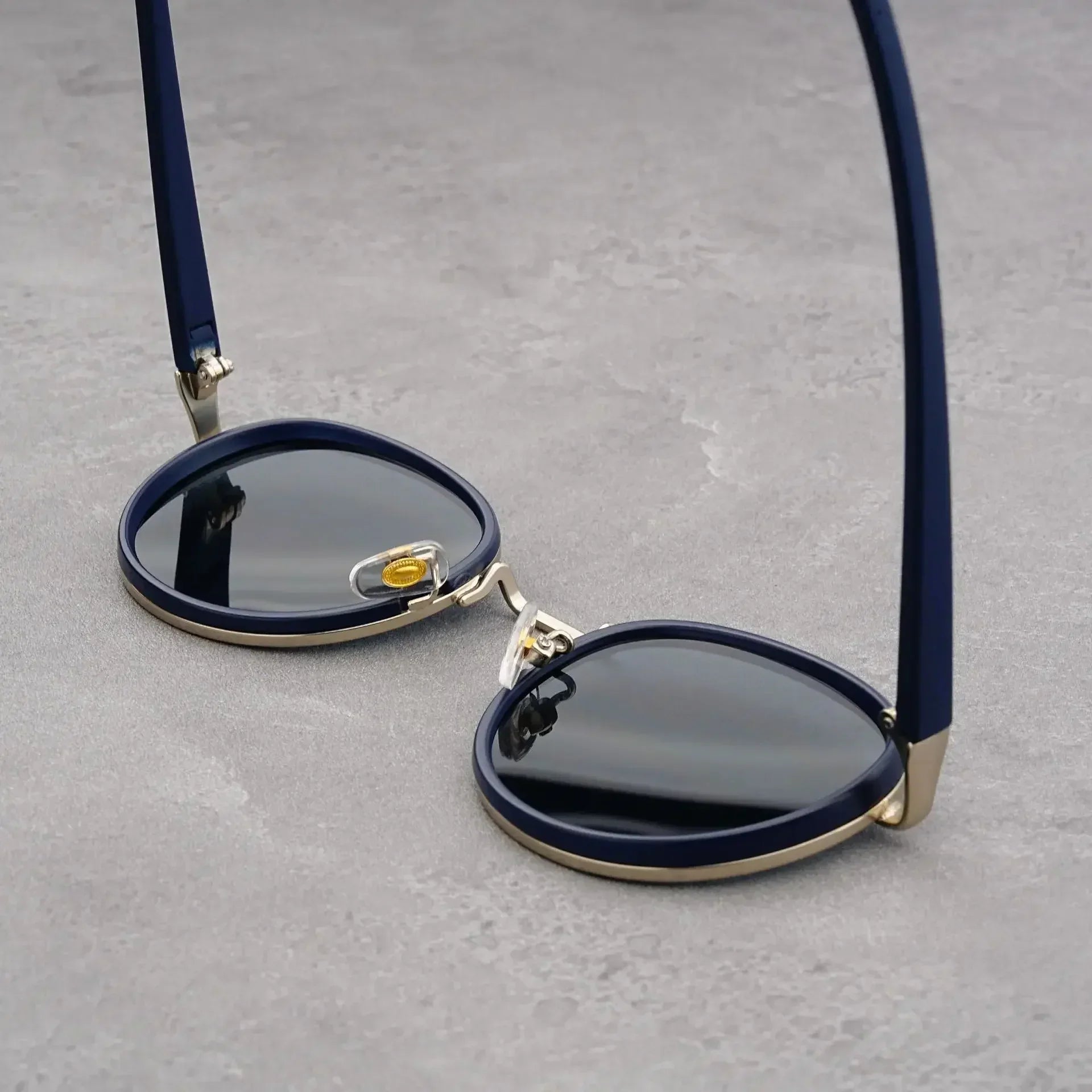 Occhiali da Sole Rotondi da Donna con Montatura in Policarbonato e Protezione UV400