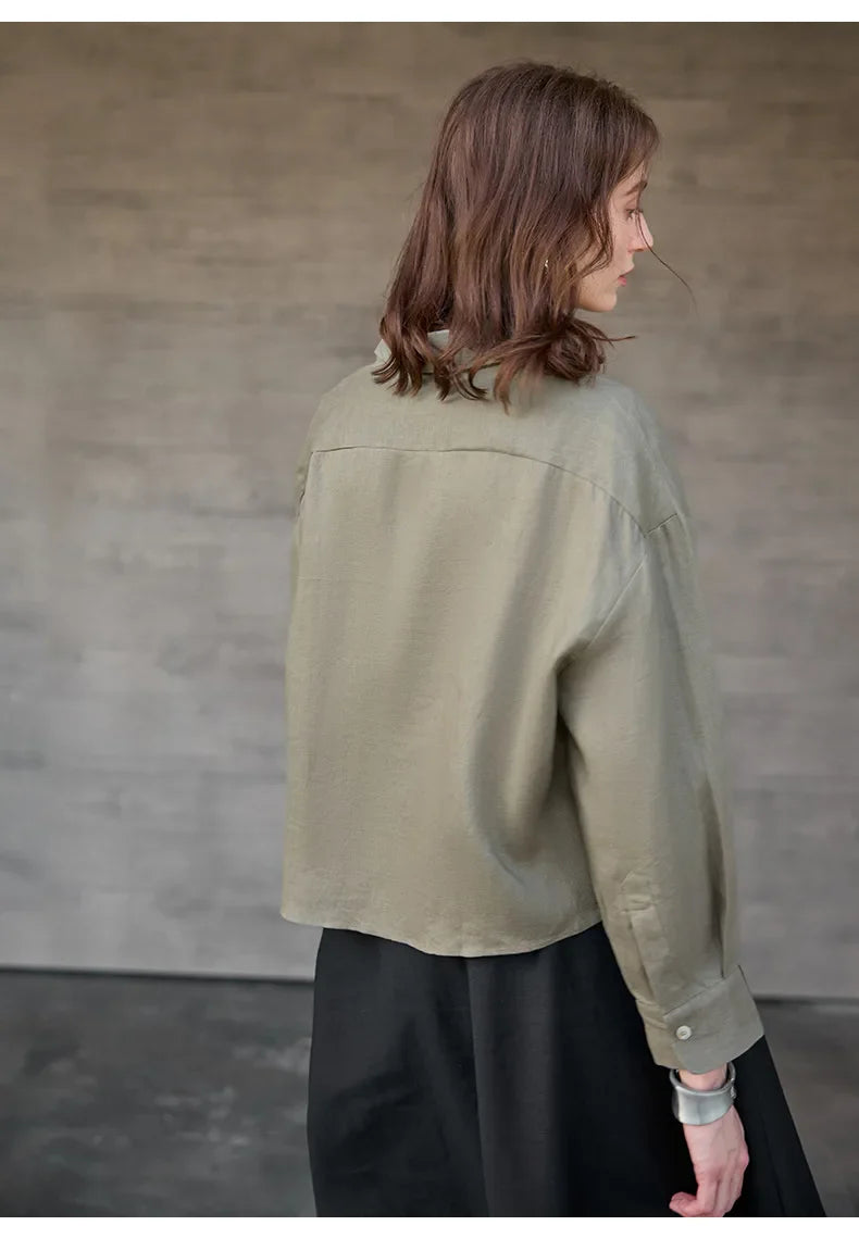 Dámská krátká lněná košile oversize střihu s výstřihem do V a knoflíky