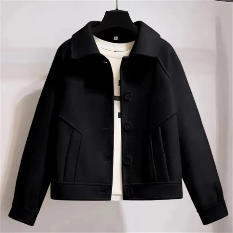 Giacca in Misto Lana con Bottoni e Collo Camicia per Donna