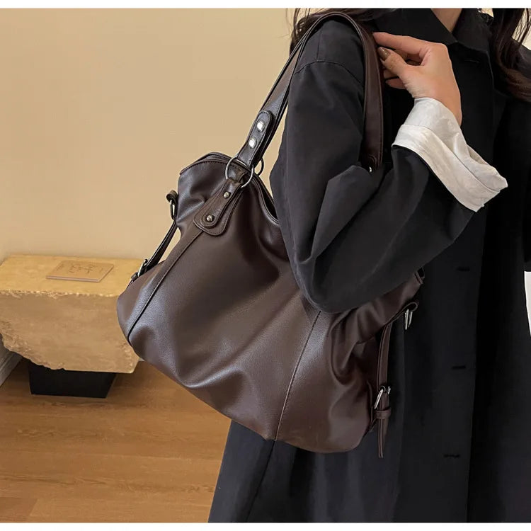 Sac à épaule femme en cuir souple grande capacité design contrasté élégant