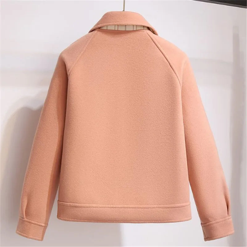 Giacca in Misto Lana con Bottoni e Collo Camicia per Donna