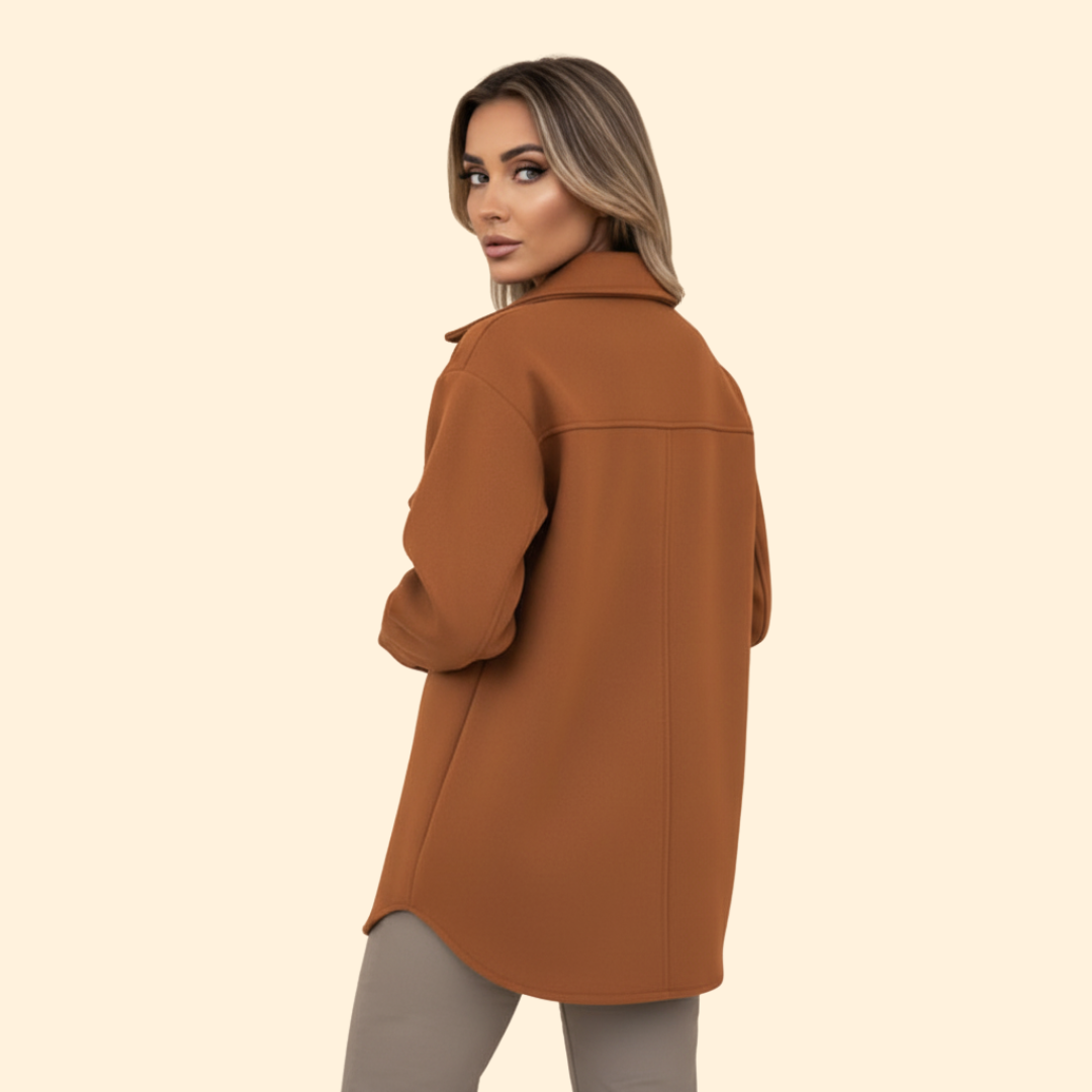 Cappotto lungo con chiusura frontale a bottoni e tasche con patta da donna