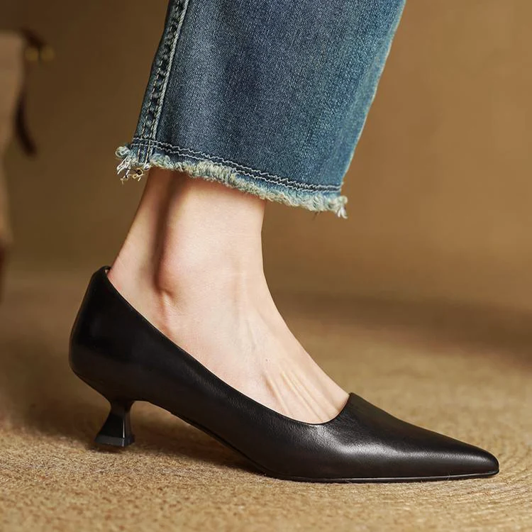 Pantofi de salon din piele naturală cu vârf ascuțit și toc kitten