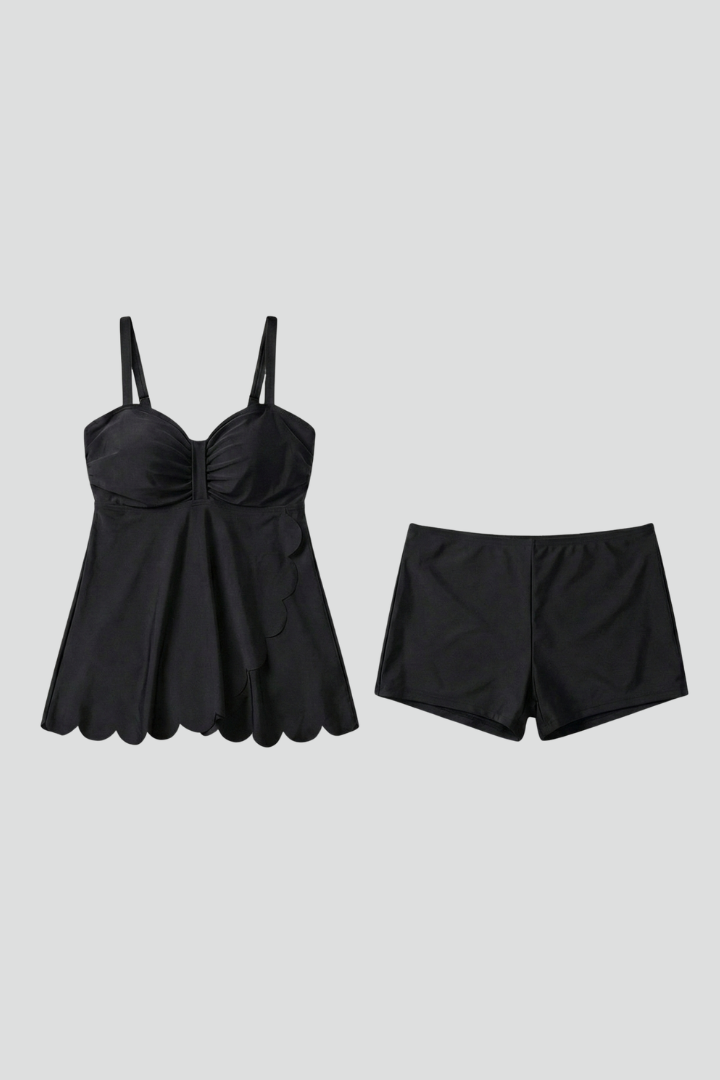 Tankini s výstřihem ve tvaru srdce a plavecké šortky