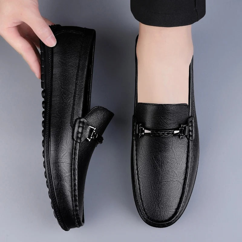 Mocassins de couro para homem — detalhe metálico — eventos e uso diário