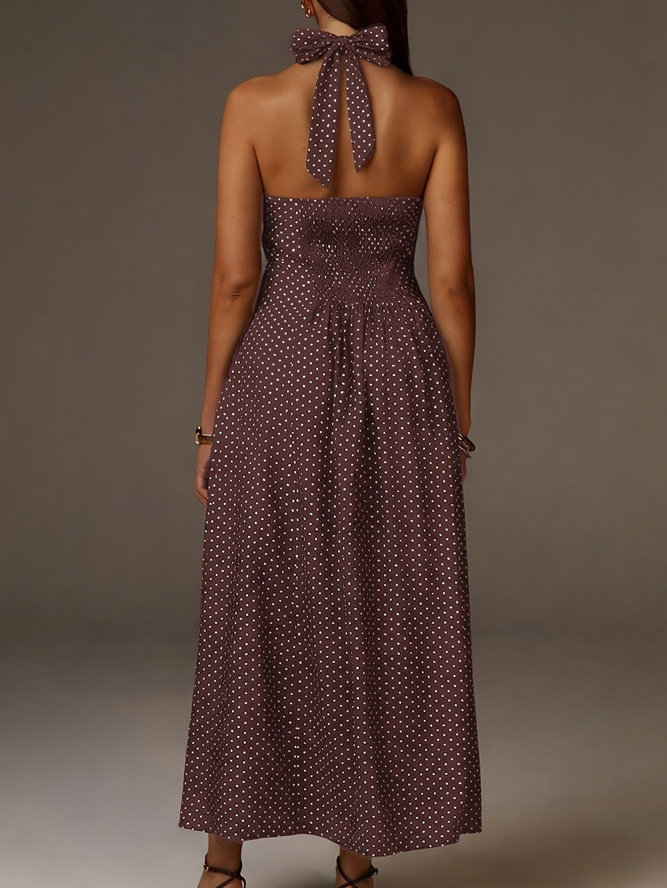 Robe maxi à pois avec col halter et décolleté plongeant en V pour femme